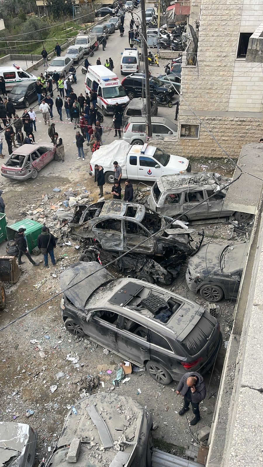 Destruction dans la ville de Kayfoun après la frappe aérienne israélienne